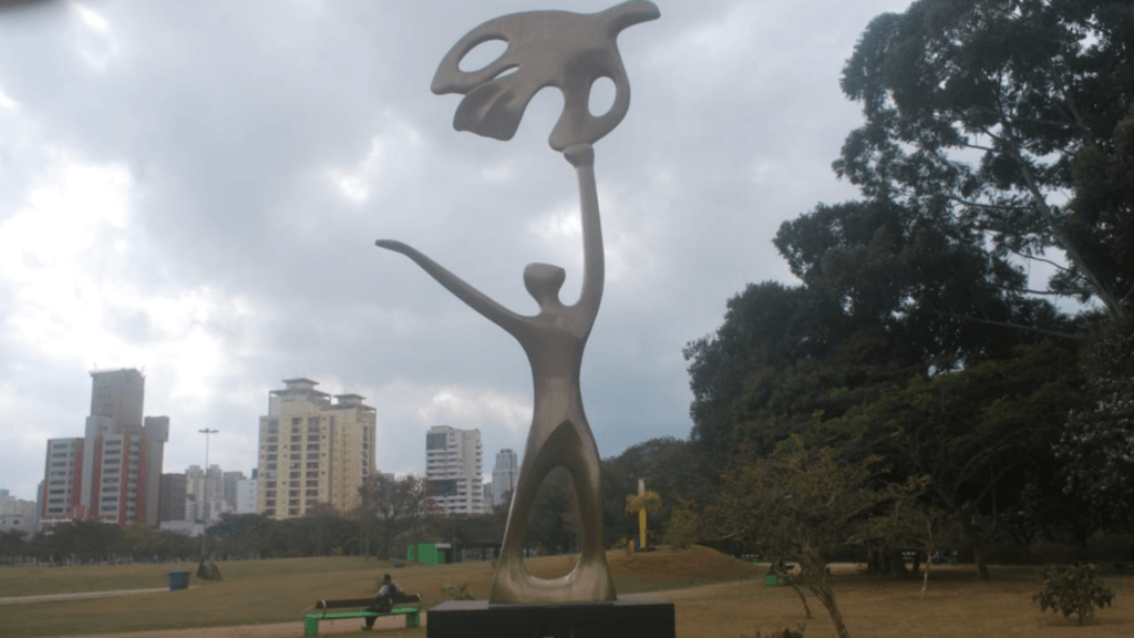 Monumento "Sonho de Liberdade" doado pela Fundação Mário Covas para o Parque da Juventude onde, antigamente, encontrava-se o Pavilhão 9 do presídio do Carandiru, um dos prédios de São Paulo.