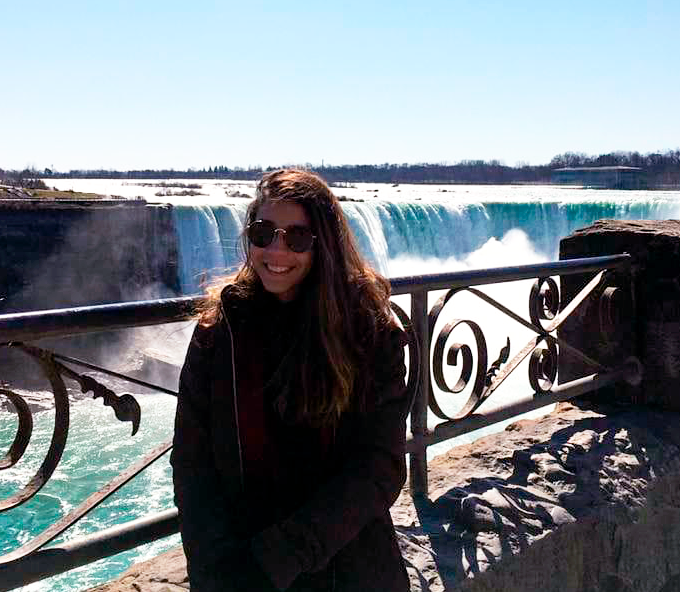 Mariana aproveitou o intercâmbio para conhecer as Cataratas do Niágara, no Canadá